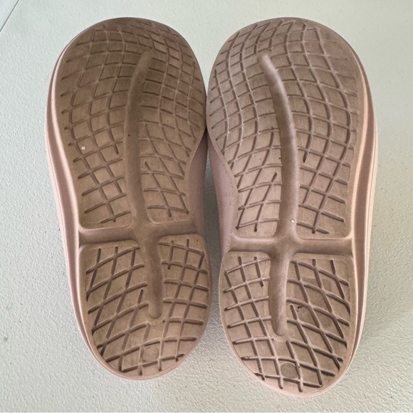 Oofos Women's Oomega Ooahh Slide Platform Sandal Pink Size 11 - Picture 9 of 9